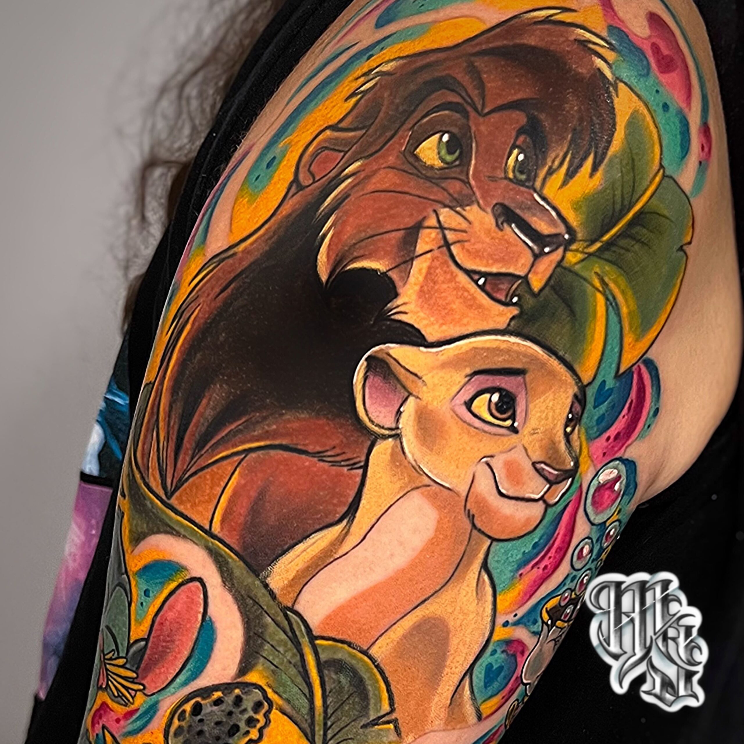 Tatuaje con referencias de el rey leon , como entrenar a tu dragon , lilo y stitch y la bella y la bestia, madrid