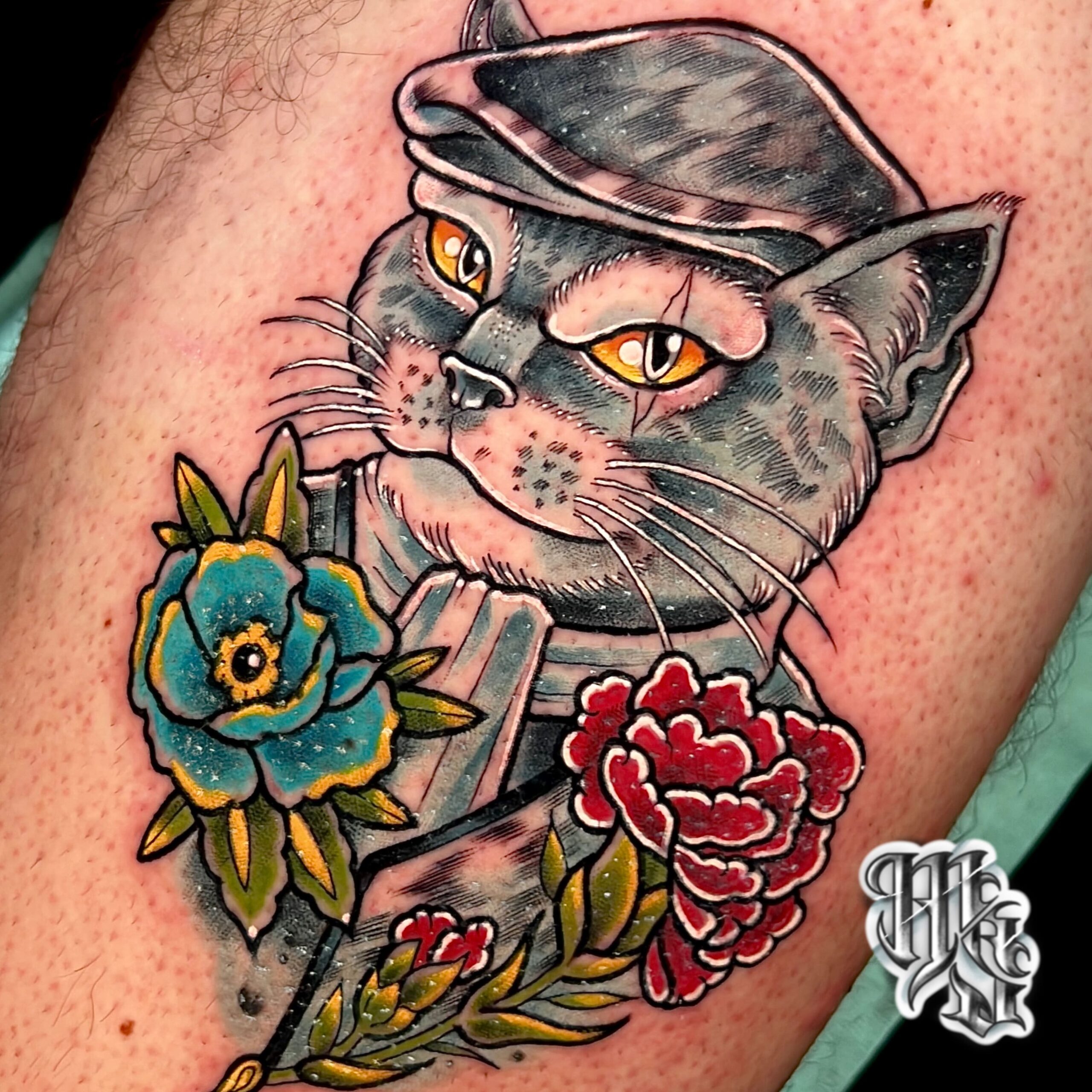 Gato chulapo,tatuaje en estilo neotradicional a todo color, estudio de tatuajes en Madrid, aluche ,vallecas, mostoles. miguel sierra tatuajes