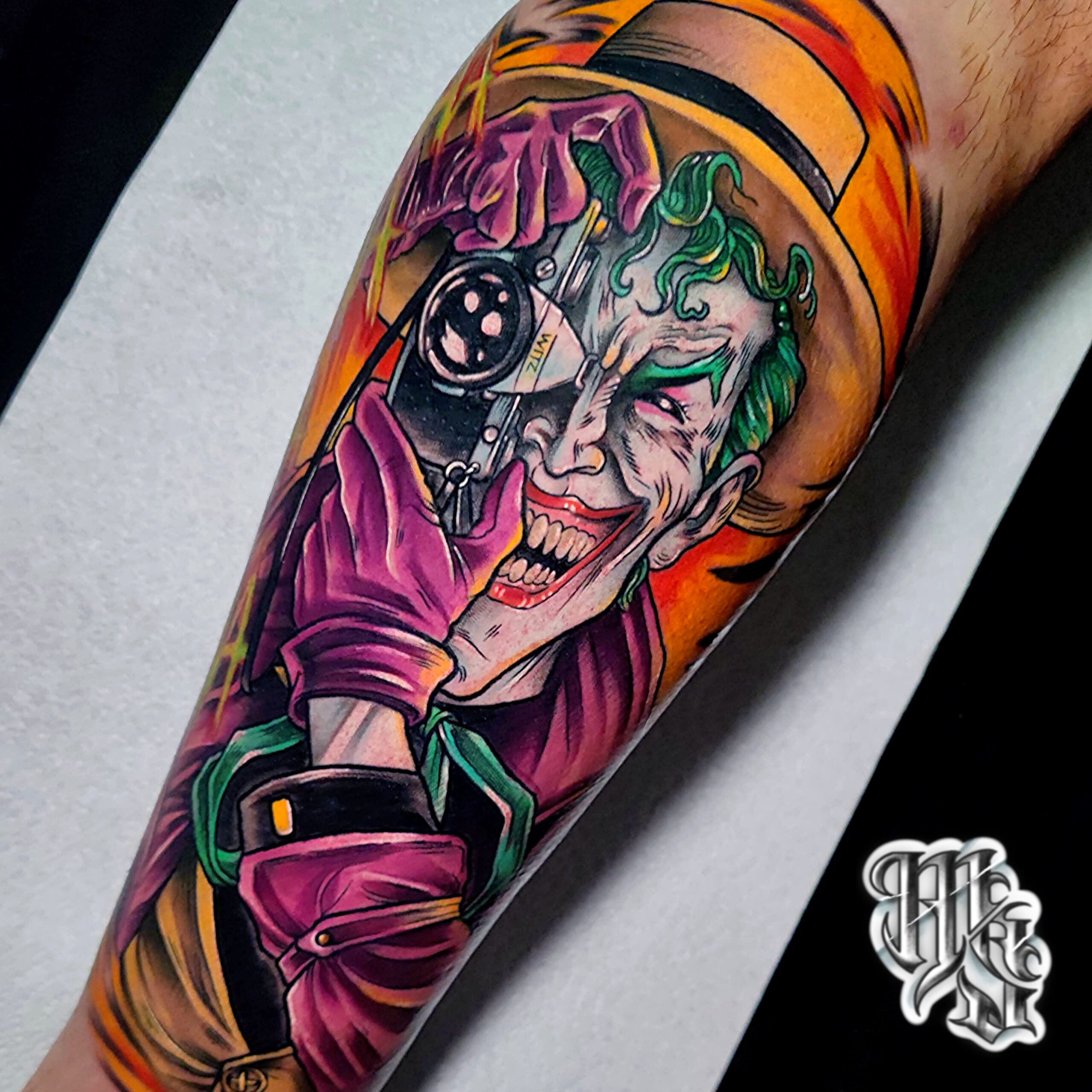 Tatuaje del joker a todo color de Dc comics realizado en madrid, zona de vallecas aluche y mostoles
