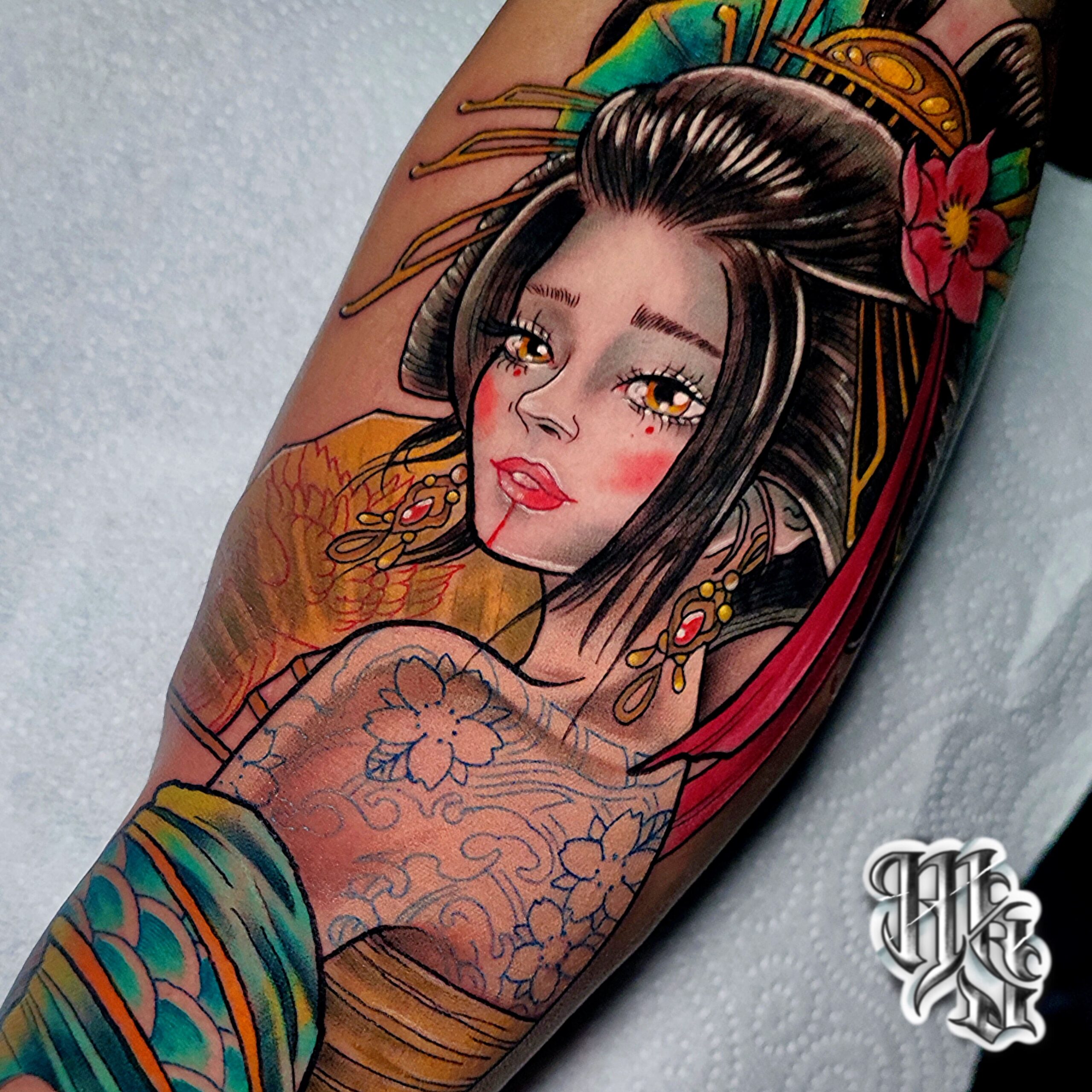 Geisha en estilo de tatuaje neotradicional, realizado en estudio profesional en madrid