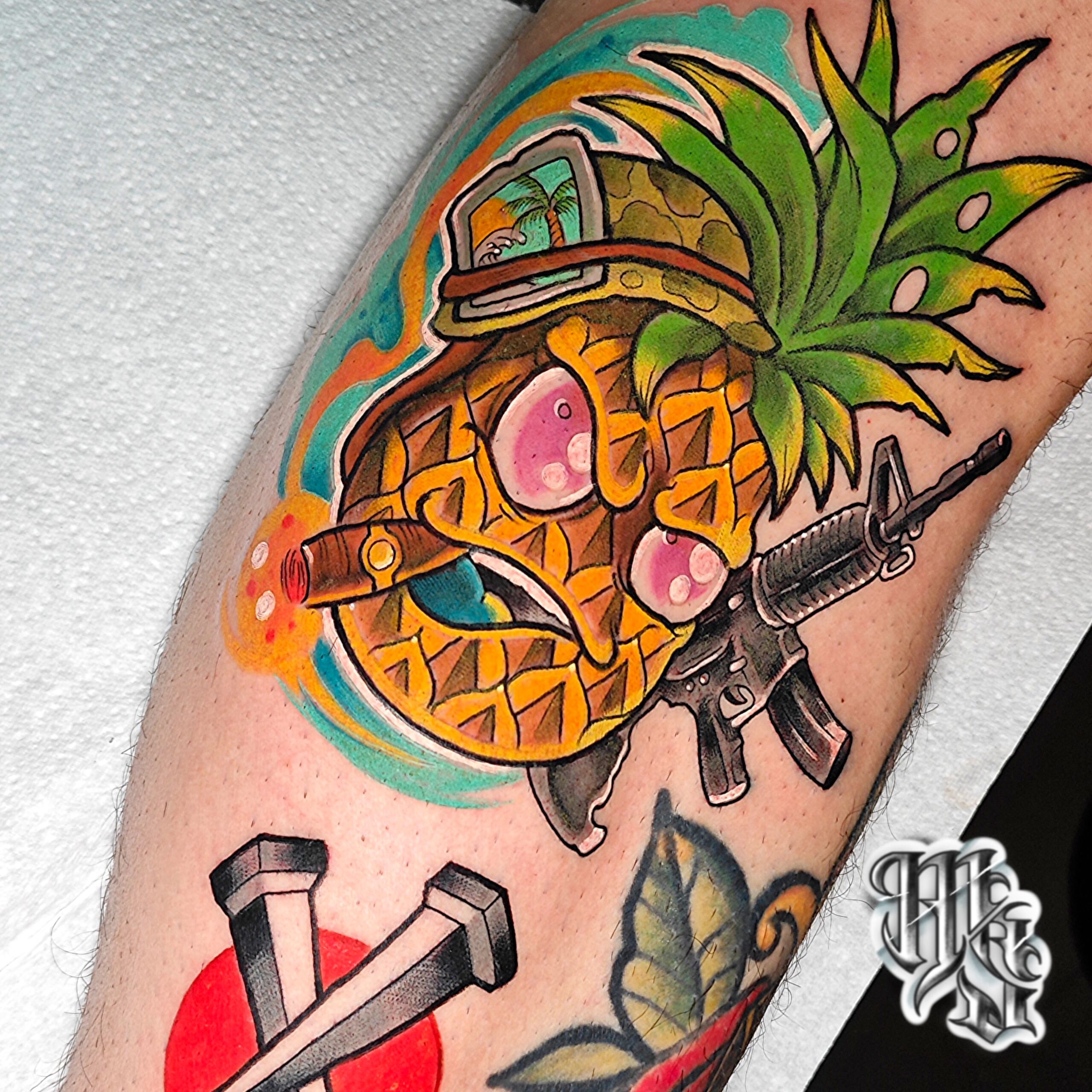Piña guerrillera en estilo newschool, realizado a todo color por miguel sierra tatuajes en estudio profesional de madrid